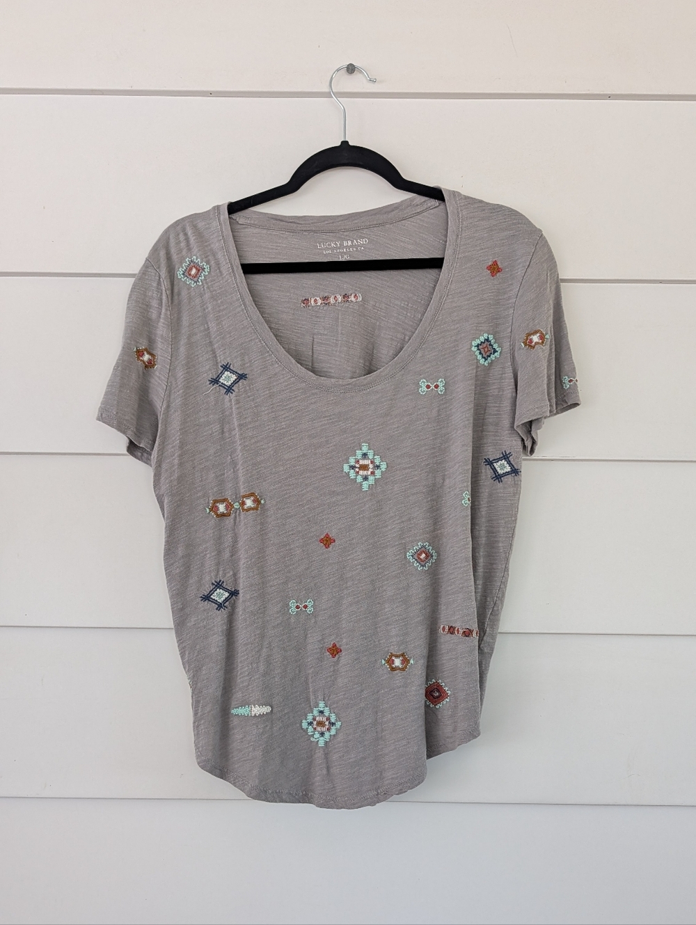 Lucky Brand Taupe Short Sleeve Scoop Neck Top with Embroidered Tee, L